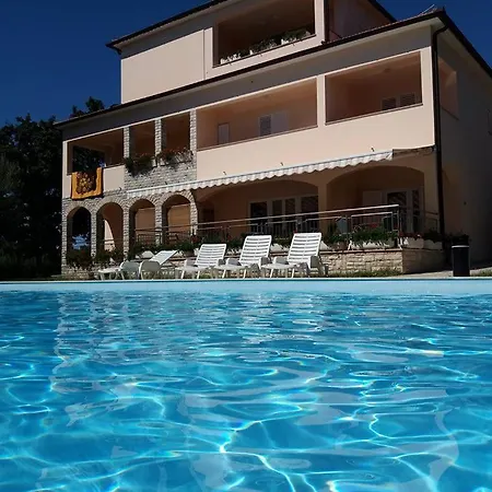 Pansion Oliva 3* Krnica