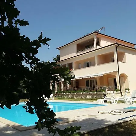 Pansion Oliva 3* Krnica