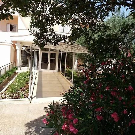 بيت ضيافة Pansion Oliva 3*